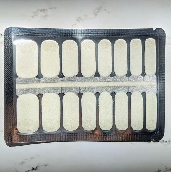 5 for $20 Nail Wraps- Snowflake Tips - Picture 3 of 4